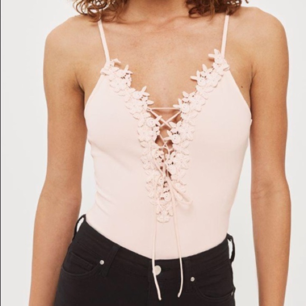 Floral appliqué body suit 🎀