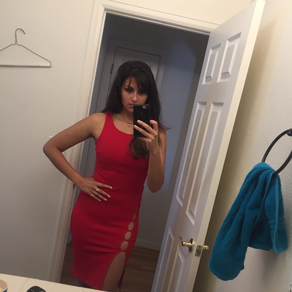 UK2LA - LITTLE RED DRESS