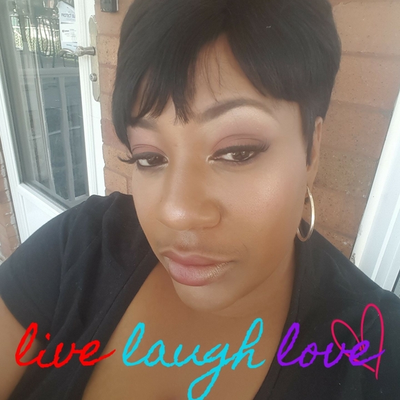 Meet your Posher, Raynette - Picture 1 of 1