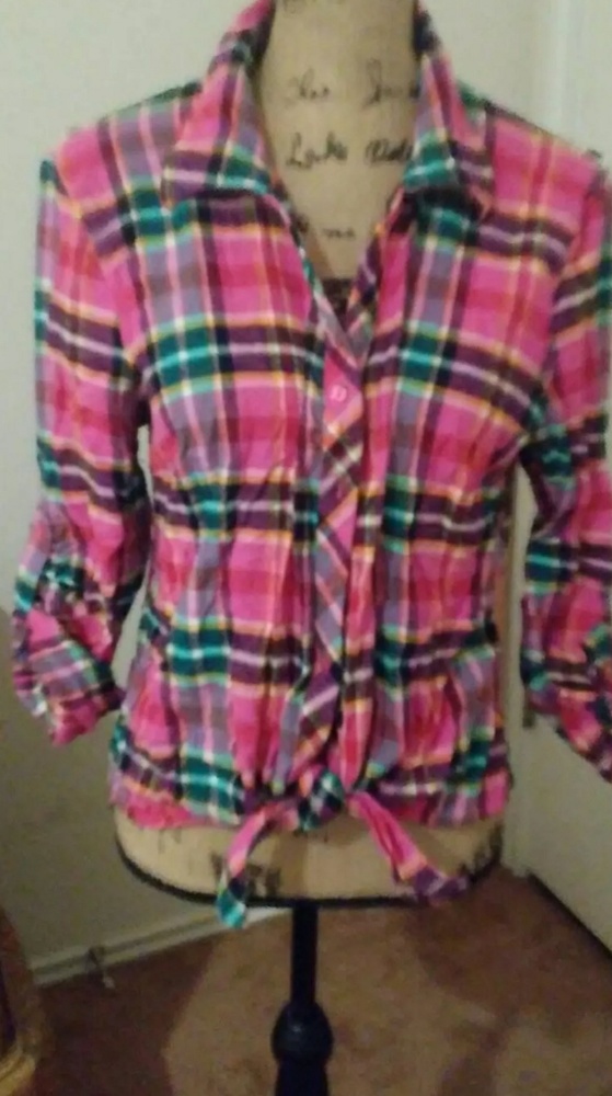 Pink plaid tie bottom shirt