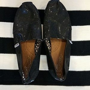 Tom's slip on shoes 7.5