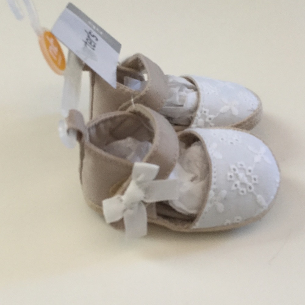 New with tags CARTERS Lace and tan shoes with bow