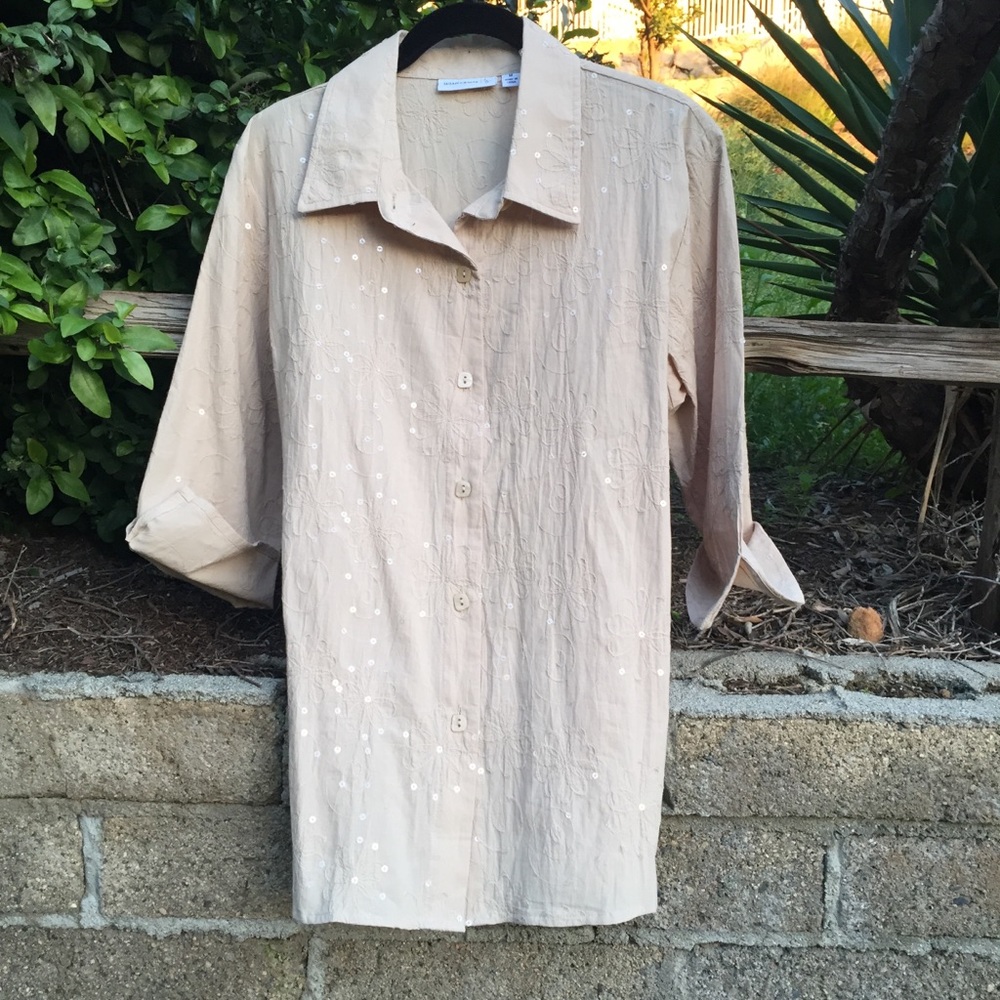 TAN Safari Chic Sus Graver Embroider Button Down M