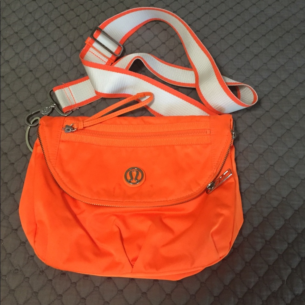 🍋lululemon cross body bag