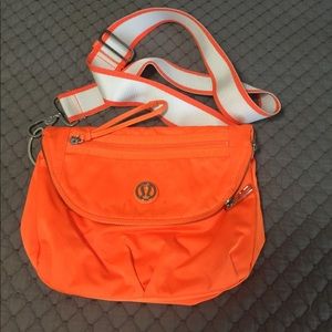 🍋lululemon cross body bag