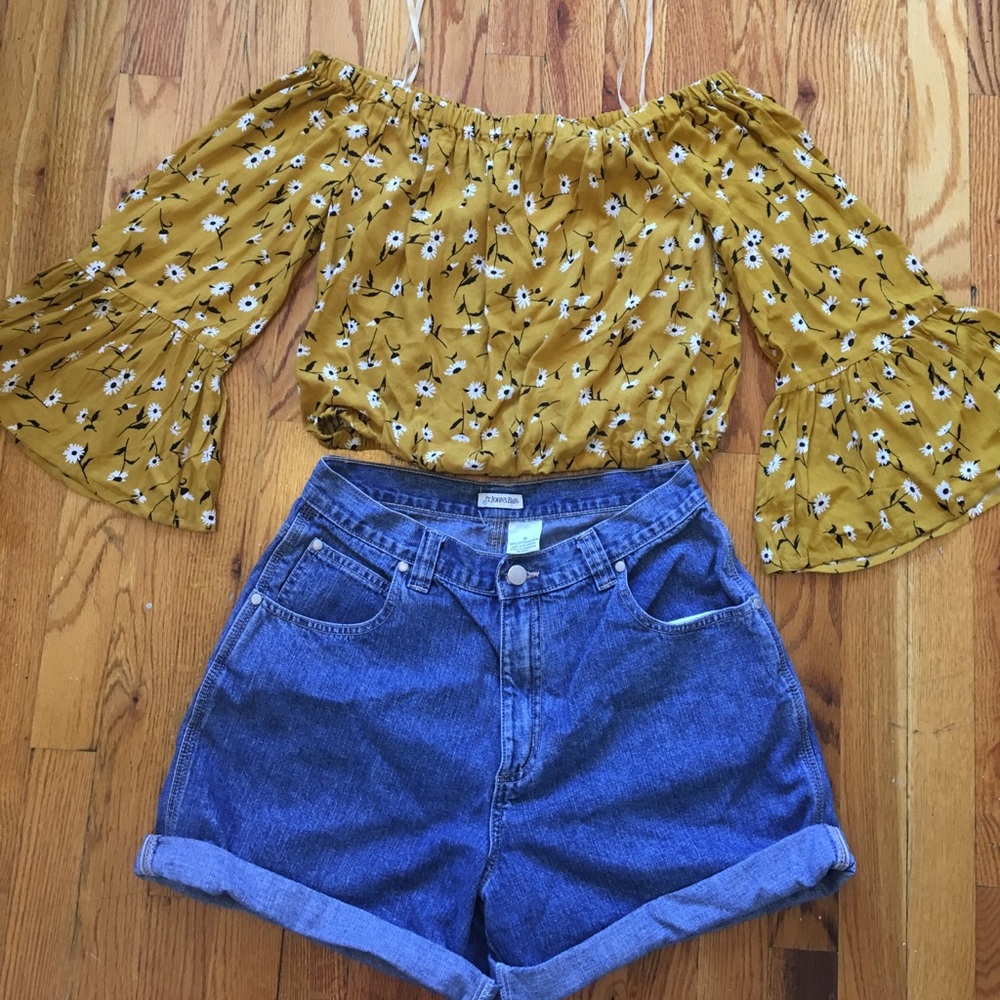 Off the Shoulder Long Sleeved Crop Top