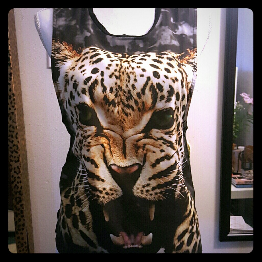 ⭐2/$40 Express tiger top