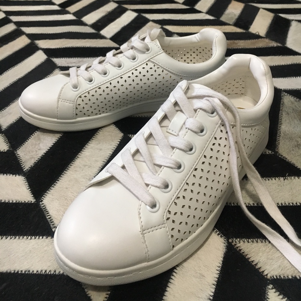 Circus sam Edelman white tennis shoes!