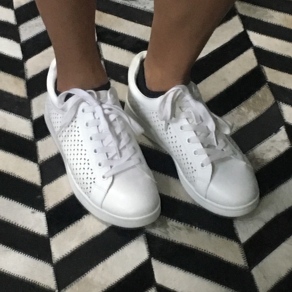 Circus sam Edelman white tennis shoes! - Picture 3 of 7