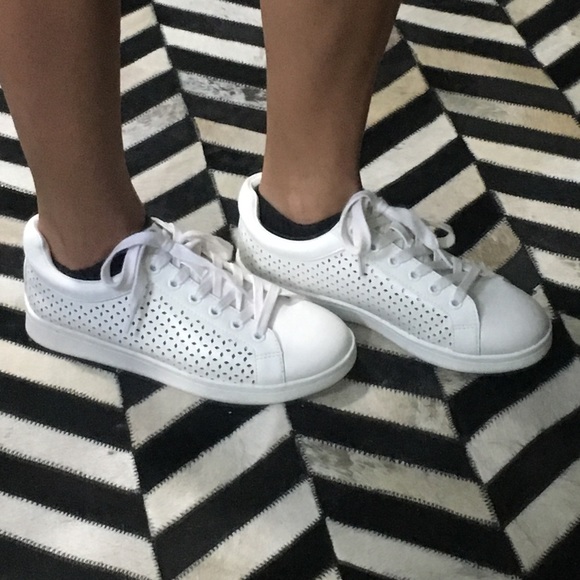 Circus sam Edelman white tennis shoes! - Picture 5 of 7