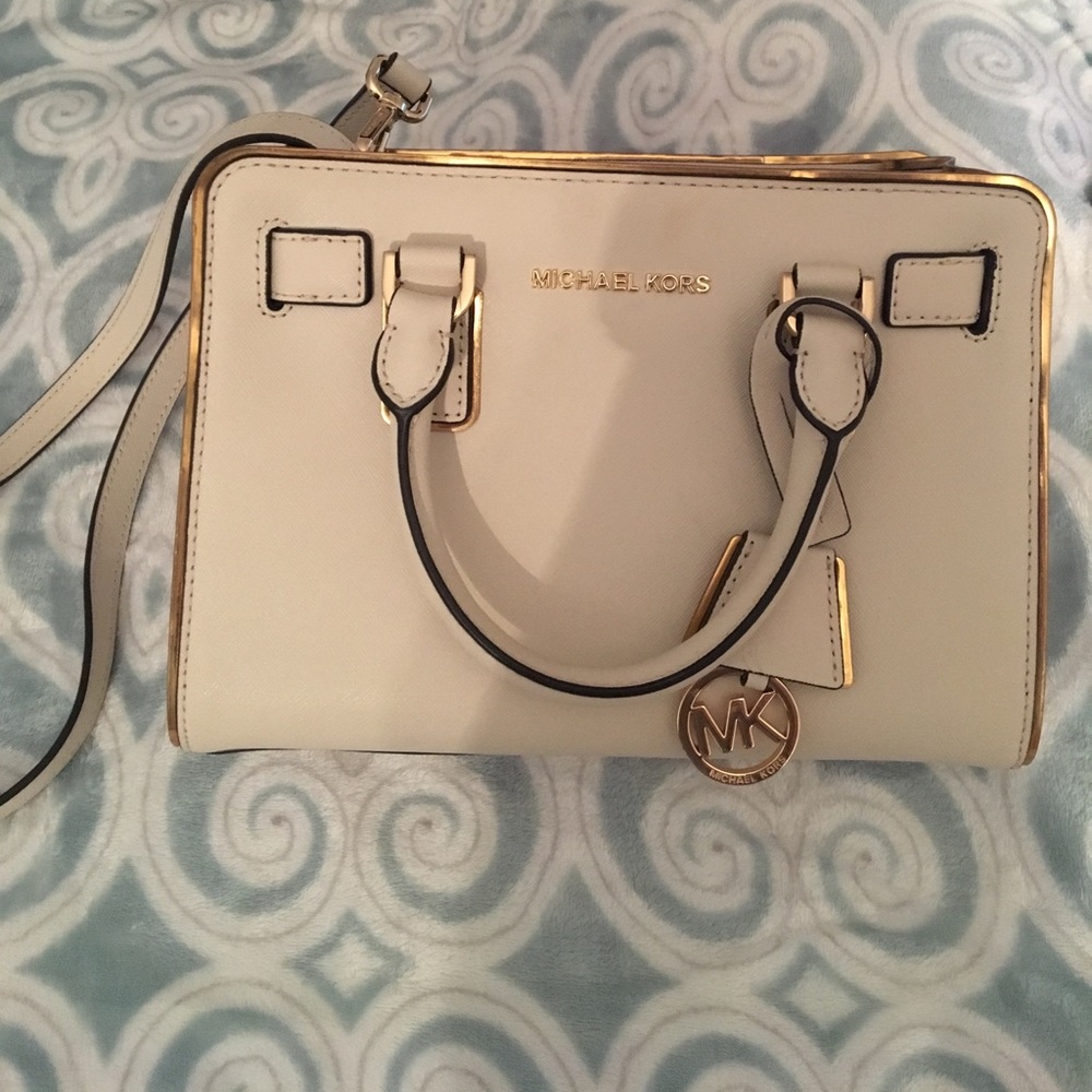 Michael kors bucket tote cream with gold hardware