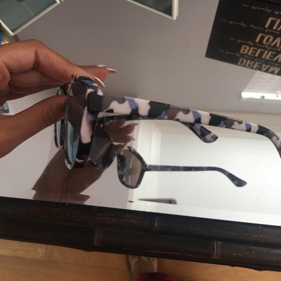 Mirror sunglasses - Picture 3 of 4