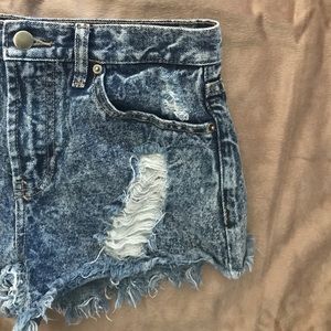 DISTRESSED COLOR WASHED JEAN SHORTS