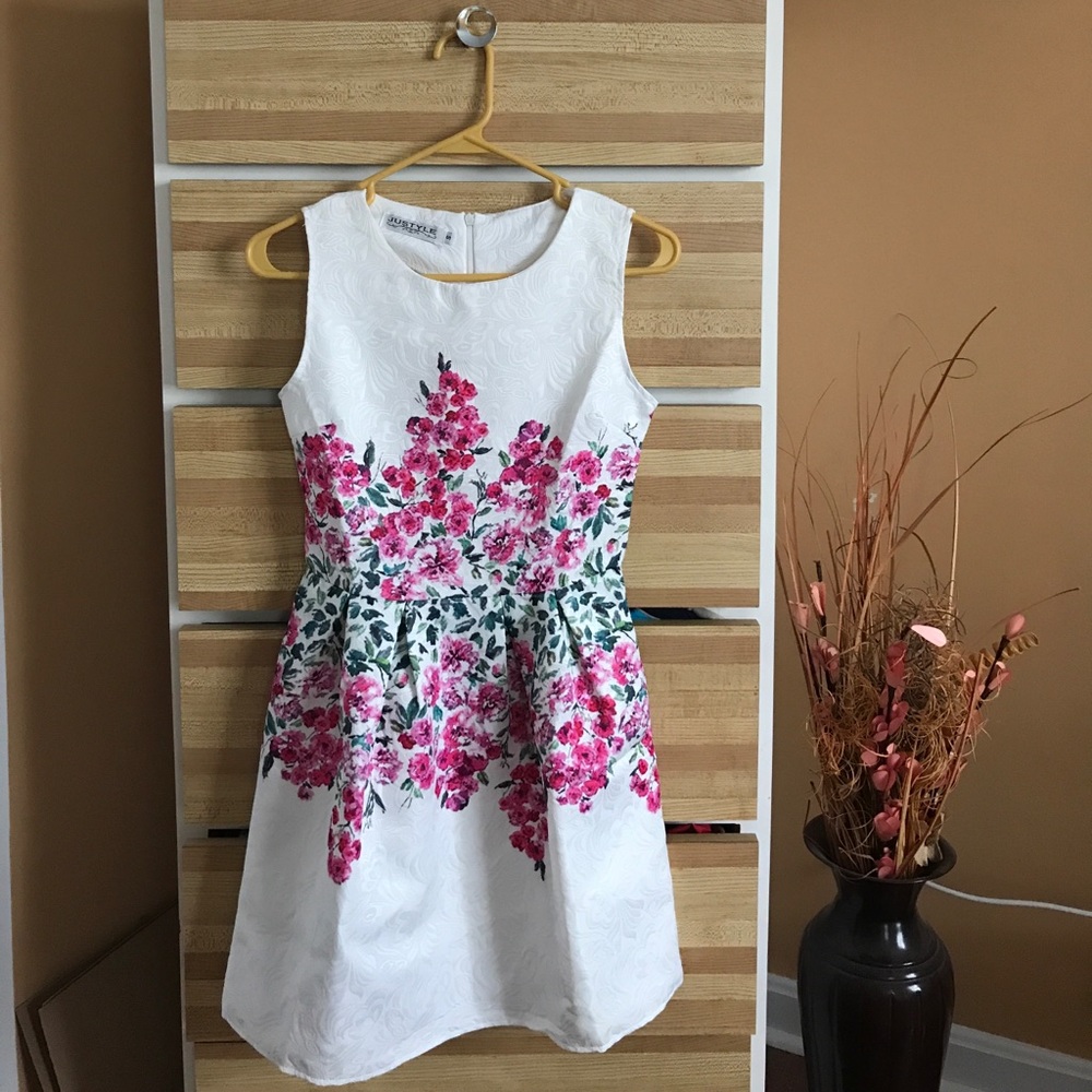 White and pink floral dress 🌸