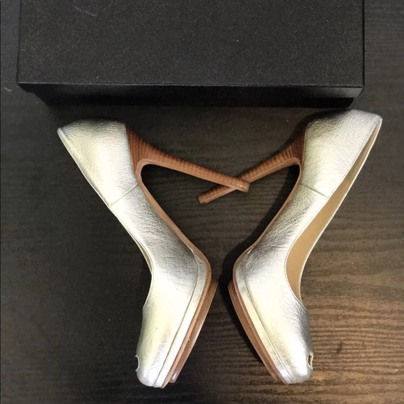 Herve Leger Silver Peep Toe Heels Sz 38 1/2 NIB - Picture 5 of 6