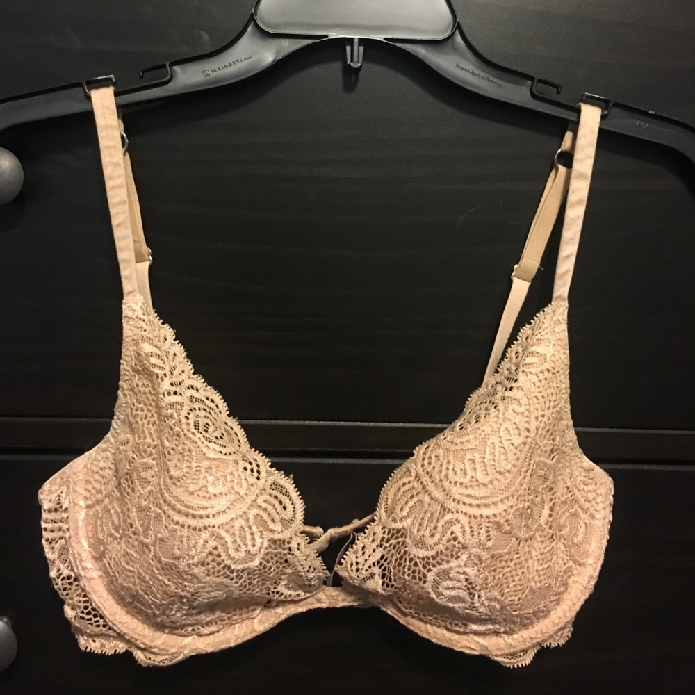 Victoria's Secret Very Sexy deep plunge lace bra