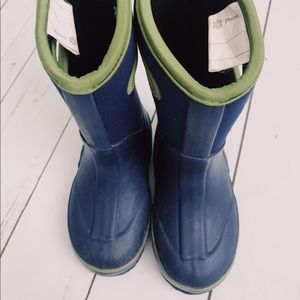 Bog-style toddler size 8 rain/snow thermal boots