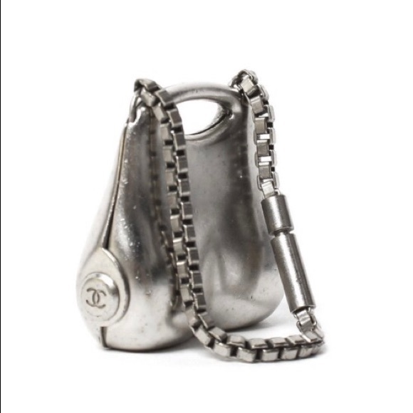 CHANEL SILVER KEYCHAIN - Picture 2 of 4