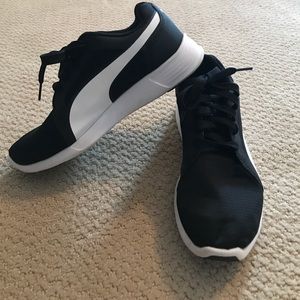 Black puma sneakers