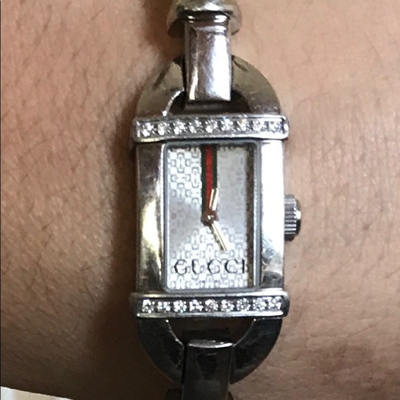 WOMENS GUCCI DIAMOND WRISTWATCH - Picture 2 of 4
