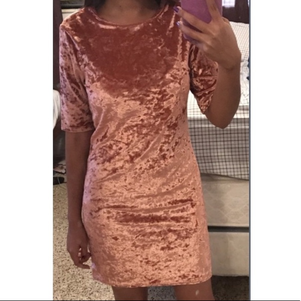 💥SOLD💥 HOT & TRENDY VELVIT PINK MINI DRESS - Picture 5 of 5
