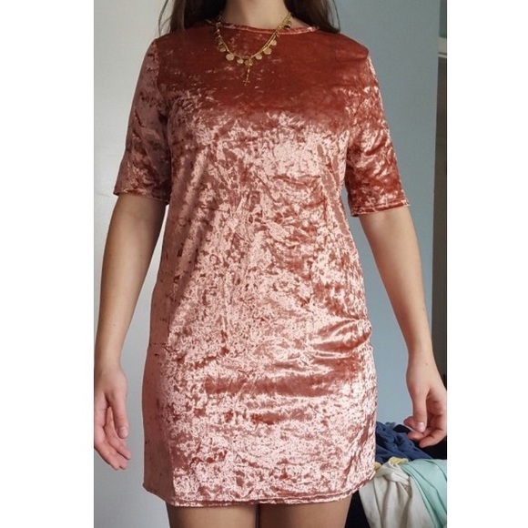 💥SOLD💥 HOT & TRENDY VELVIT PINK MINI DRESS - Picture 4 of 5