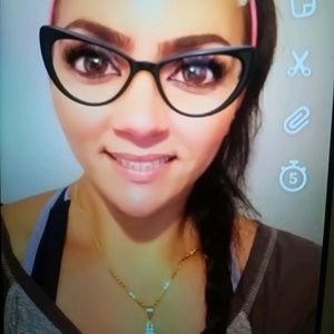 Meet your Posher, Samia