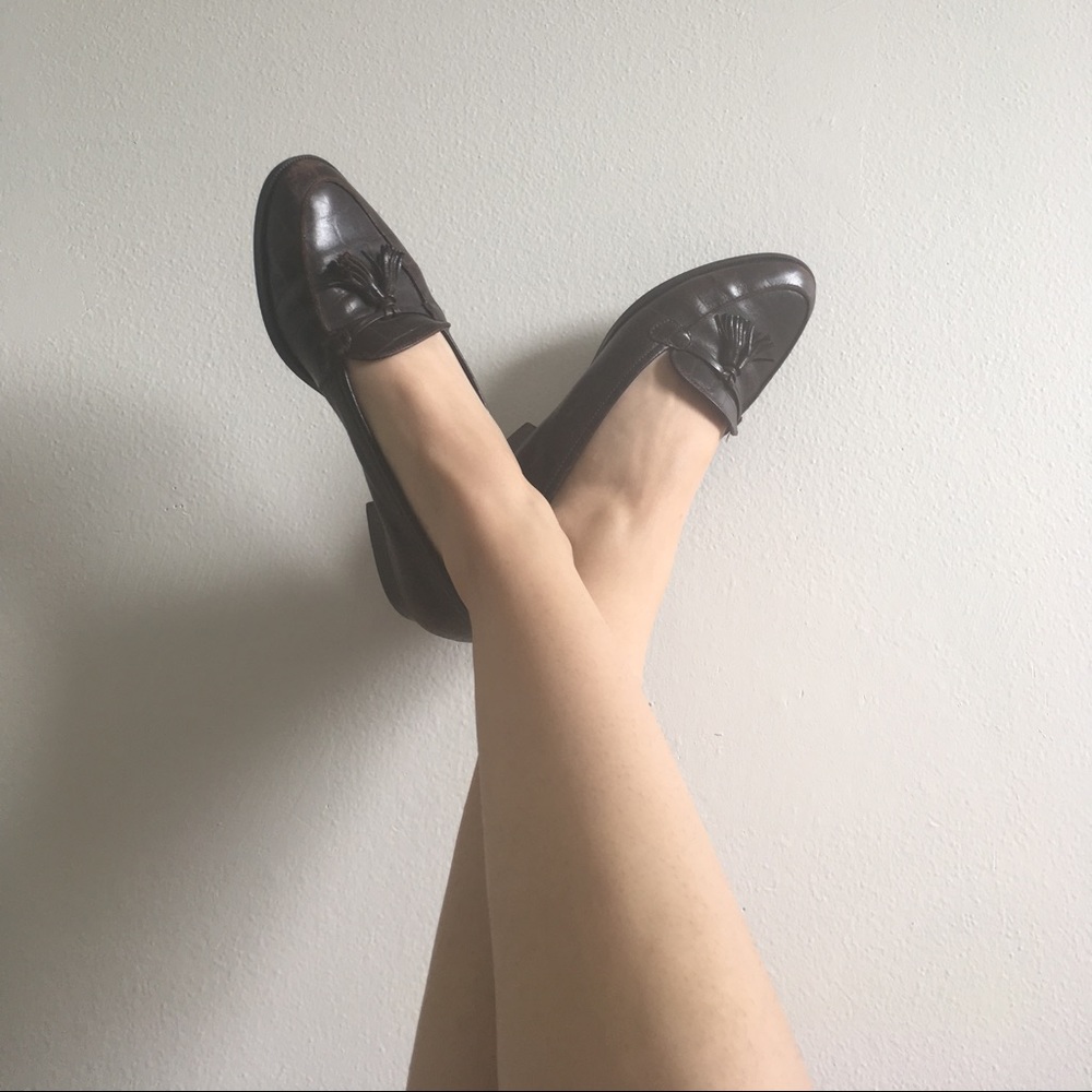 Loafers with tassels