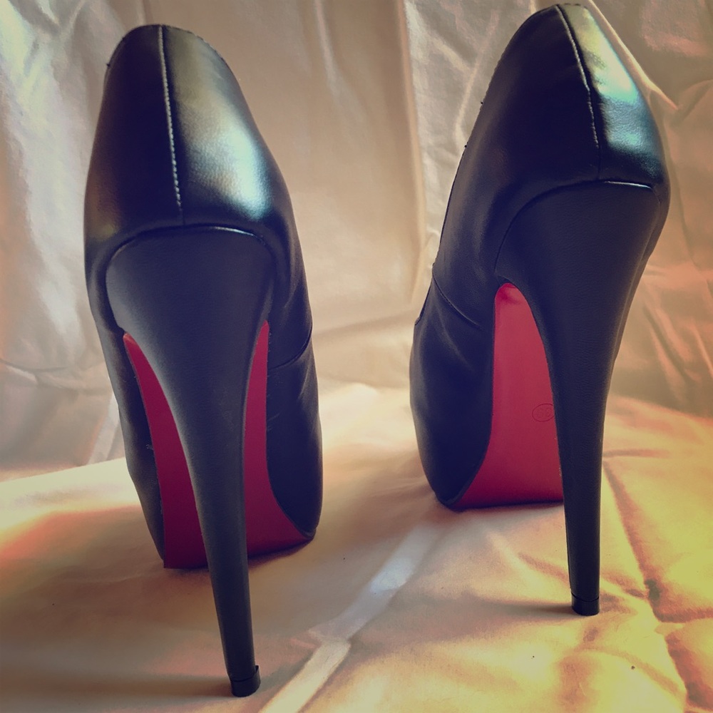 Lovely red bottomed platform pumps!!