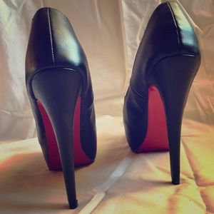 Lovely red bottomed platform pumps!!