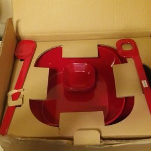 NEW. SET OF SALAD AND DRESSING BOWLS