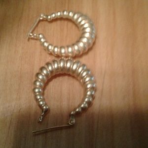 Light & show well next to skin