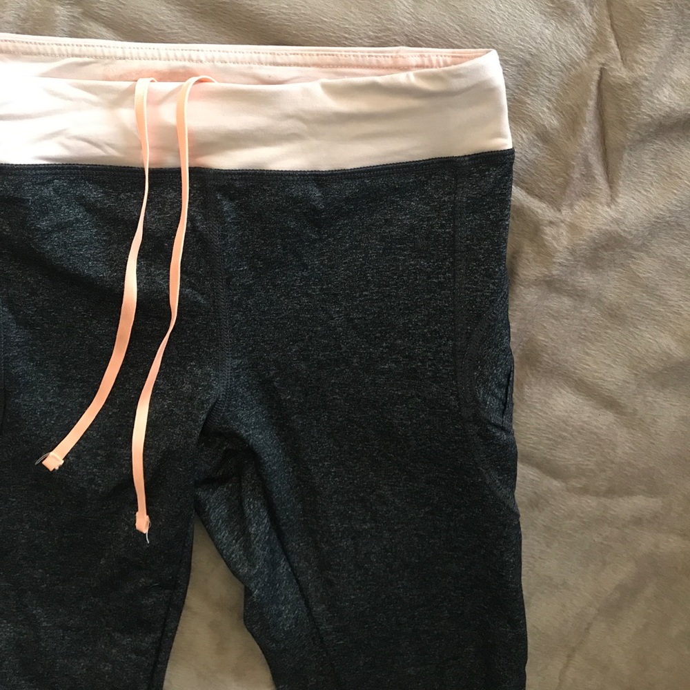ATHLETIC CROPPED LEGGINGS