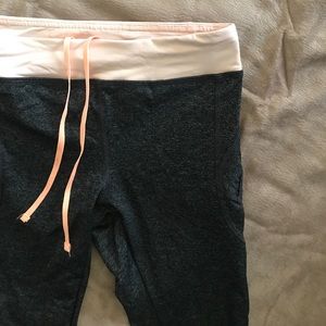 ATHLETIC CROPPED LEGGINGS