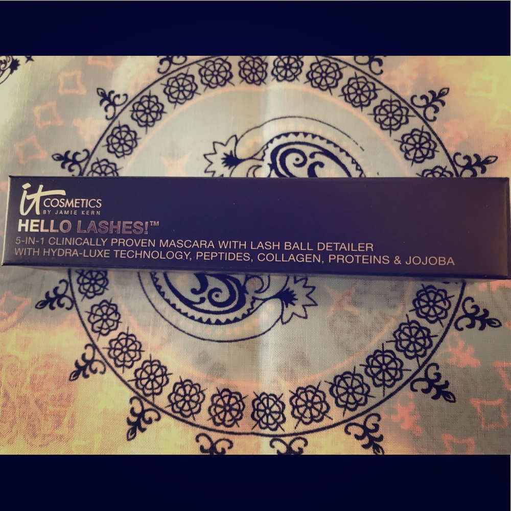 Hello Lashes! 5-in-1 Volumizing Mascara