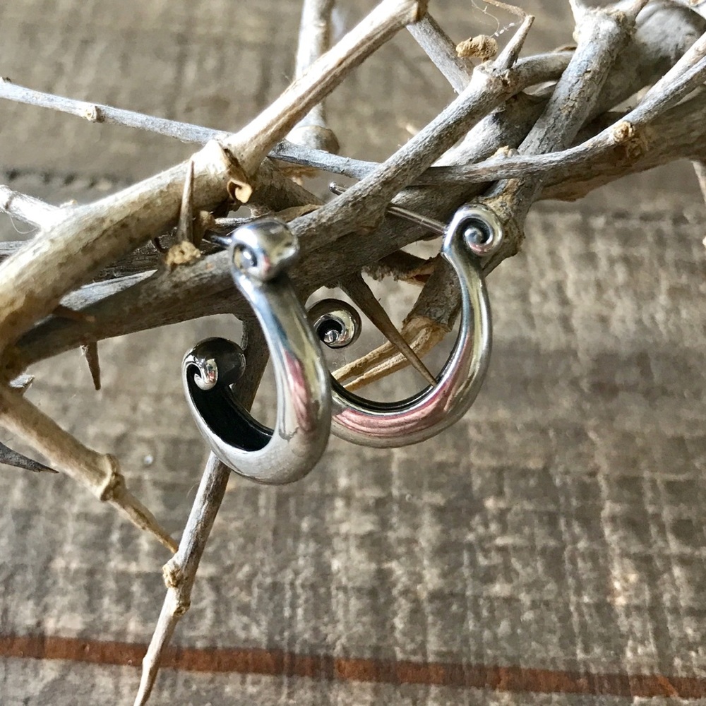 RETIRED!! James Avery Sterling Scroll Earrings
