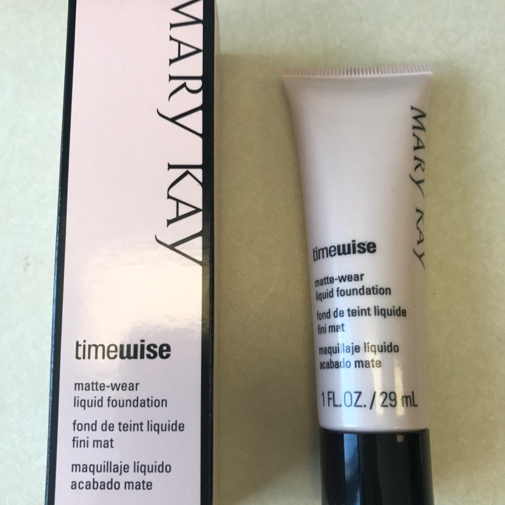 Mary Kay matte-wear 1 oz liquid foundation Ivory 5