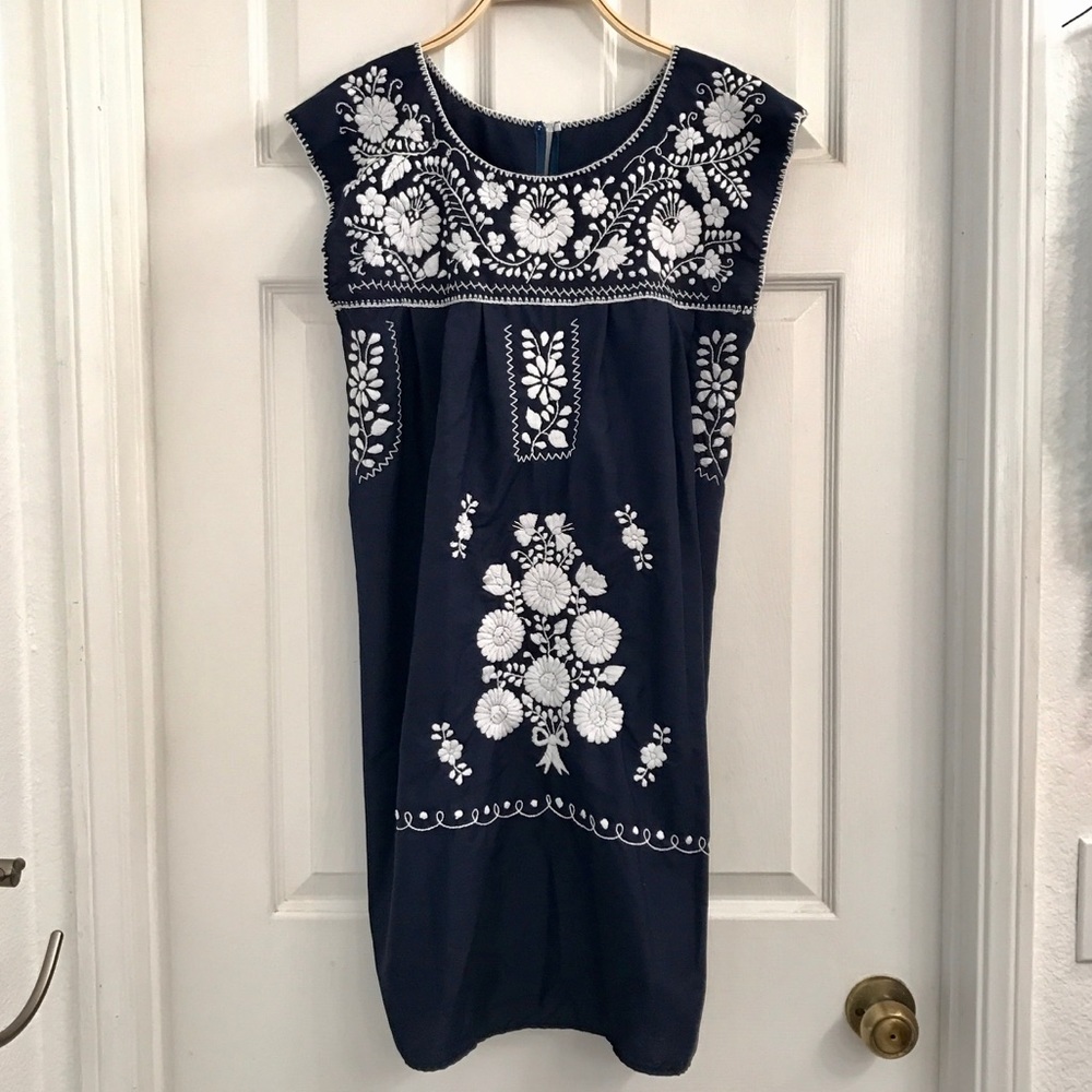 Beautiful Hand-Embroidered Mexican Dress Size: M