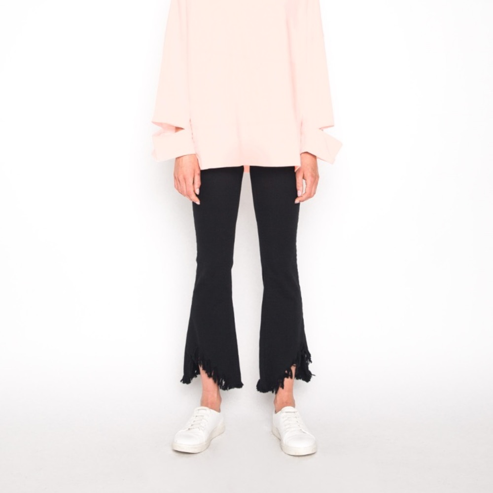 ✨NWT Oak + Fort raw hem flare jeans✨