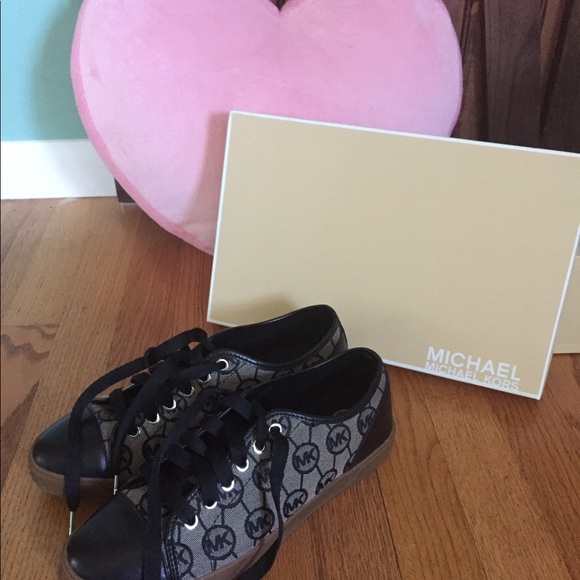Michael Kors Shoes - Authentic Michael Kors City Sneakers 8.5