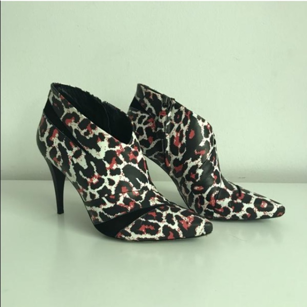 Alexander McQueen red leopard print ankle boots - Picture 2 of 8
