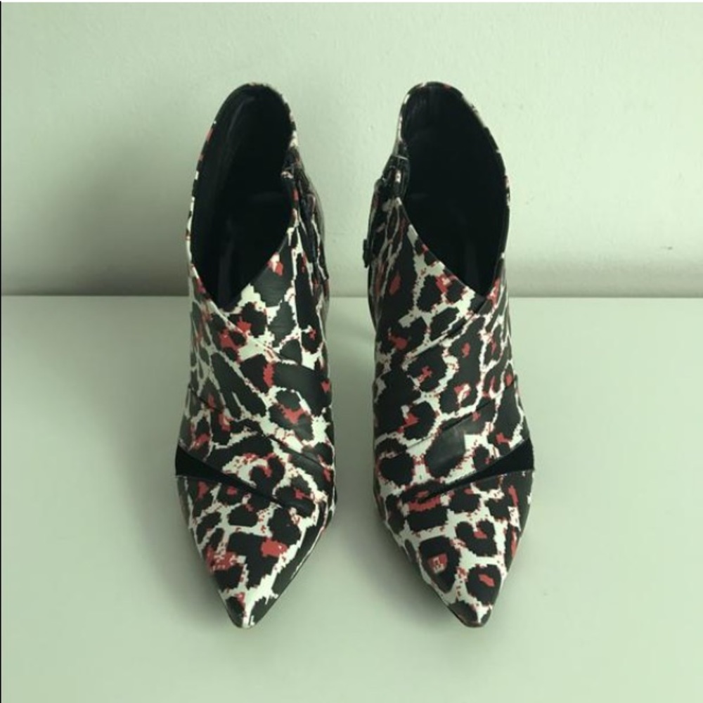 Alexander McQueen red leopard print ankle boots - Picture 4 of 8