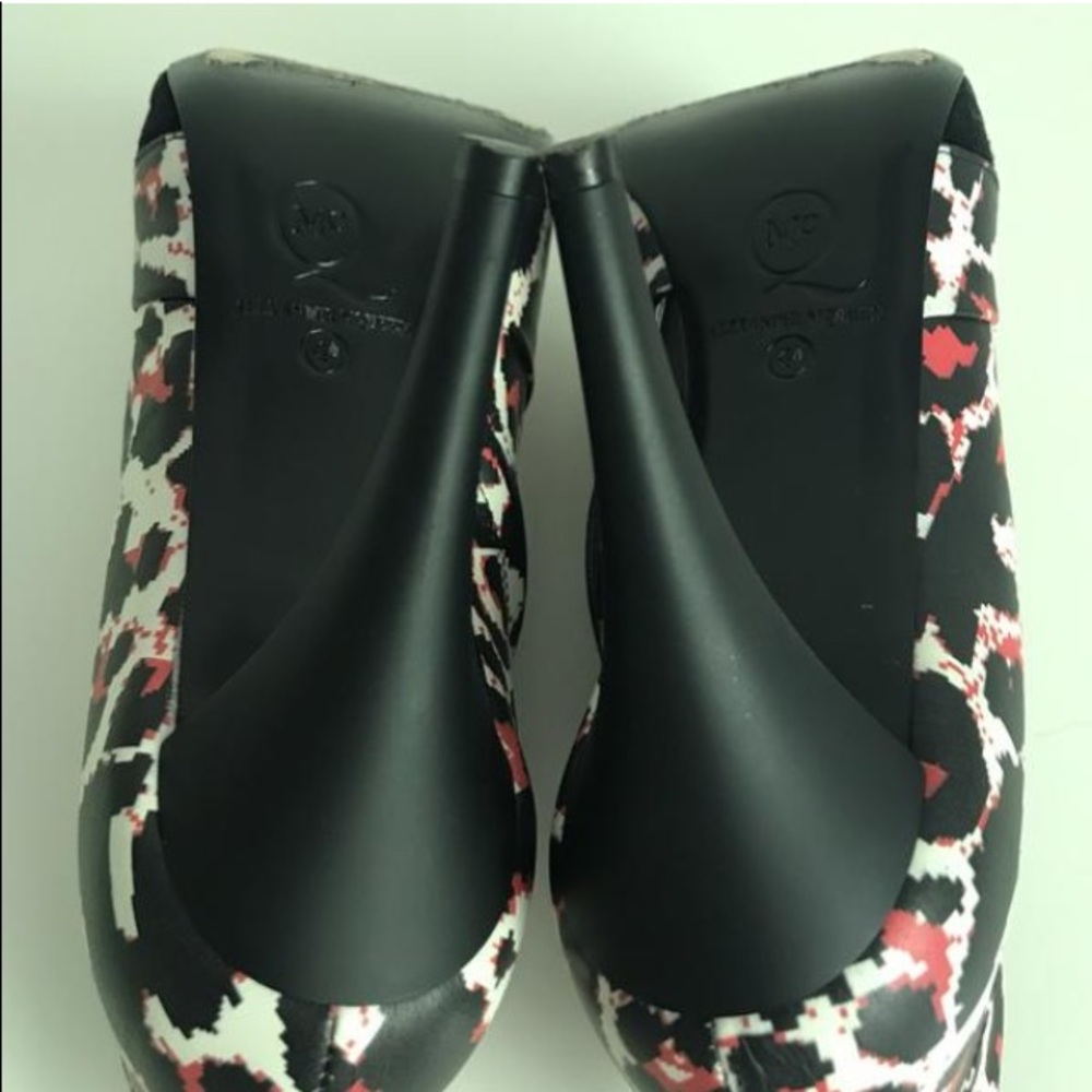 Alexander McQueen red leopard print ankle boots - Picture 5 of 8