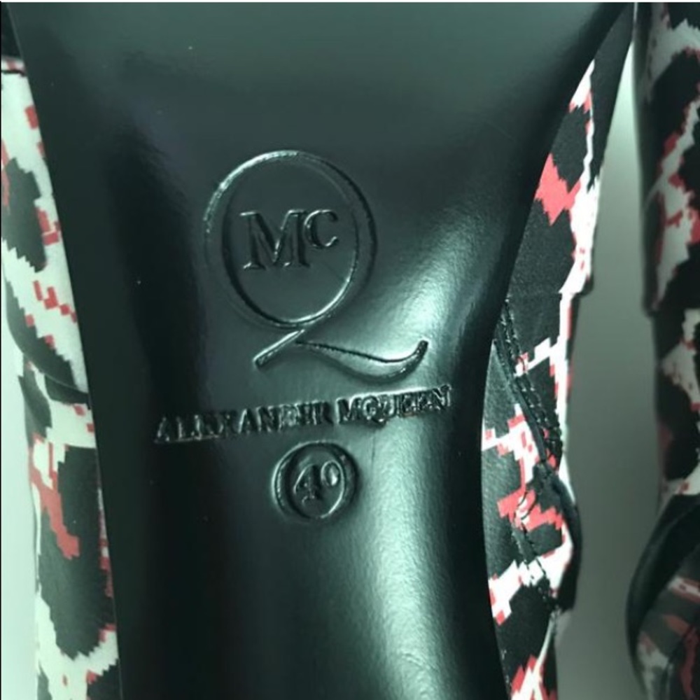 Alexander McQueen red leopard print ankle boots - Picture 6 of 8