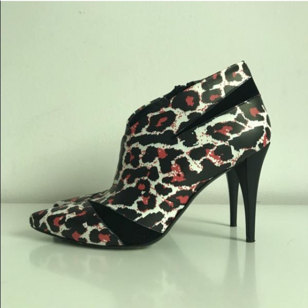 Alexander McQueen red leopard print ankle boots - Picture 8 of 8