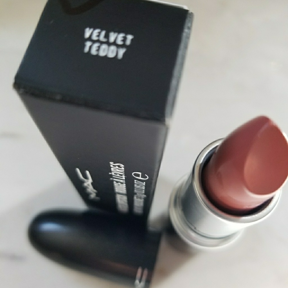 MAC VELVET TEDDY LIPSTICK