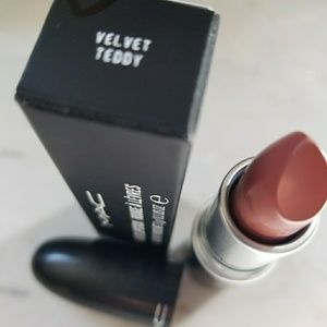 MAC VELVET TEDDY LIPSTICK