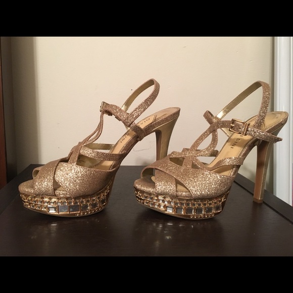 Giana Bini Gold Heels - Picture 1 of 4