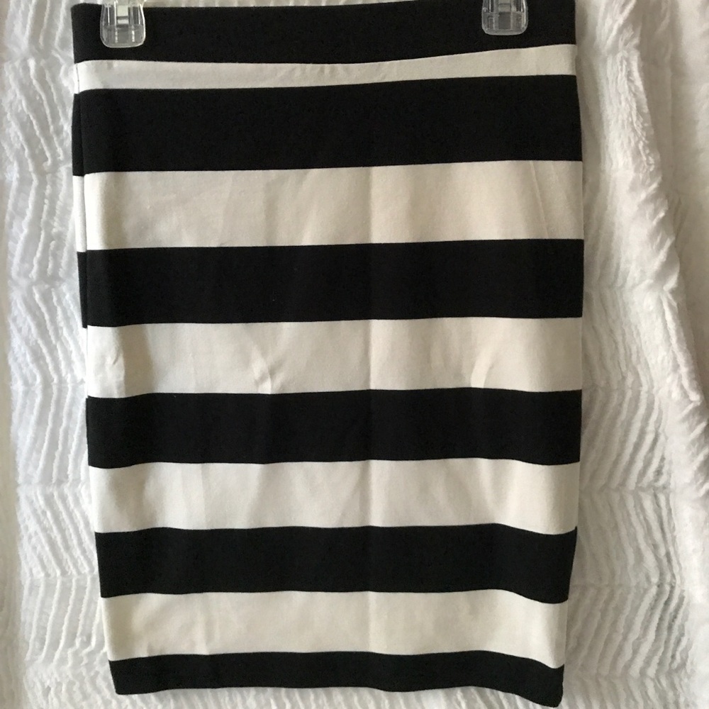 Forever 21 fitted pencil skirt
