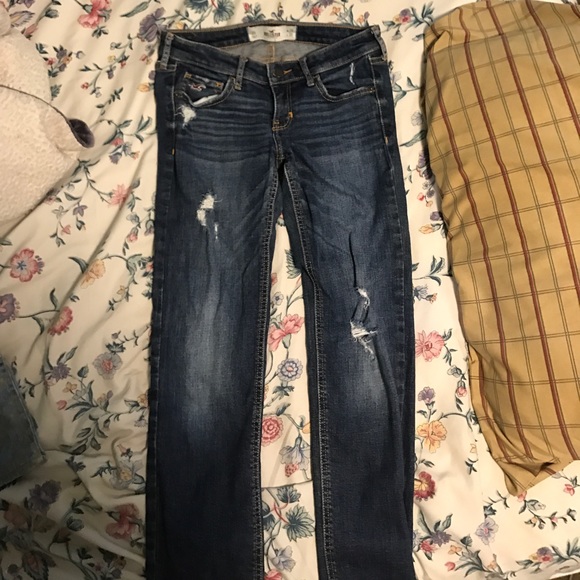 Hollister dark wash lightly distressed jeans Sz 3 - Picture 1 of 4